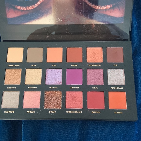 HUDA BEAUTY Desert Dusk Palette - Picture 2 of 4